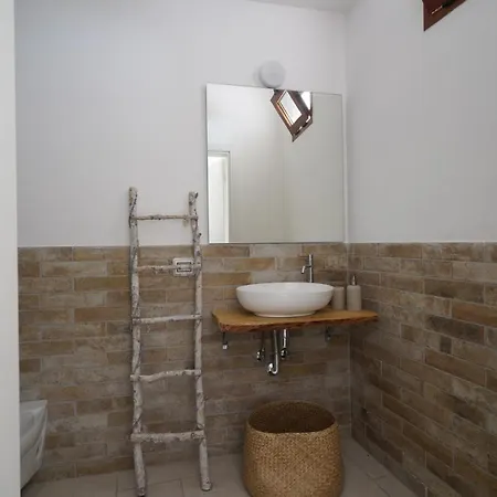 Torre Sibissi Bari Couette-café 3*